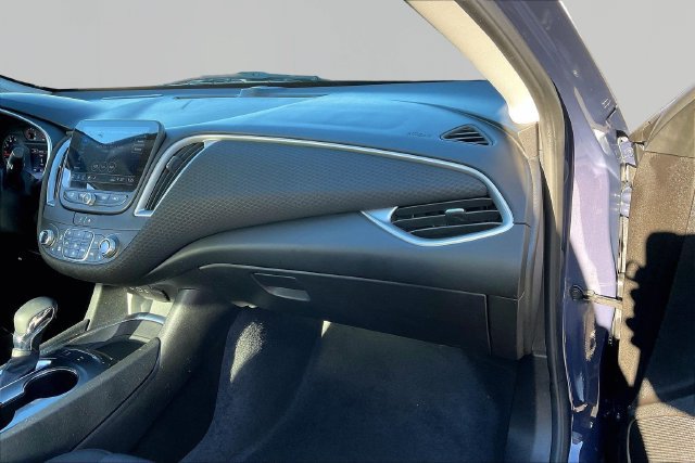 Used 2025 Chevrolet Malibu LT FWD image 18