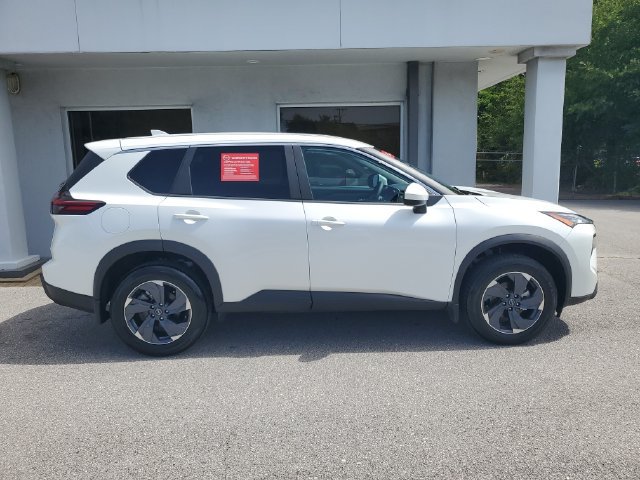 Certified 2026 Nissan Rogue SV FWD image 8