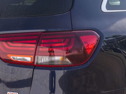 Used 2020 Kia Sorento LX FWD image 10