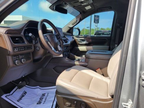 Used 2024 Chevrolet Tahoe Z71 w/ Luxury Package AWD/4WD image 24