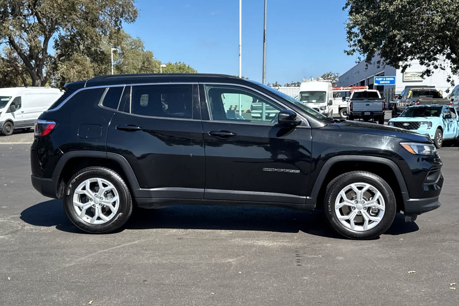 Used 2024 Jeep Compass Latitude AWD/4WD image 8