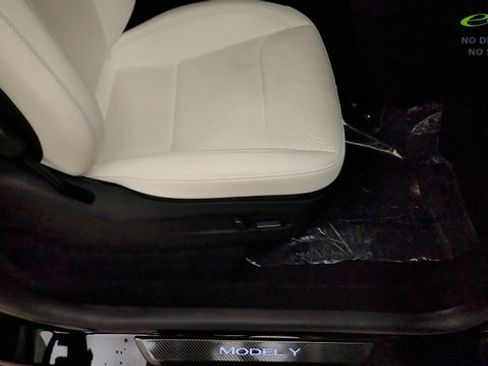 Used 2026 Tesla Model Y 2WD image 37