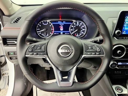 Used 2025 Nissan Sentra SR FWD image 12