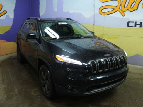 Used 2016 Jeep Cherokee Latitude AWD/4WD image 3