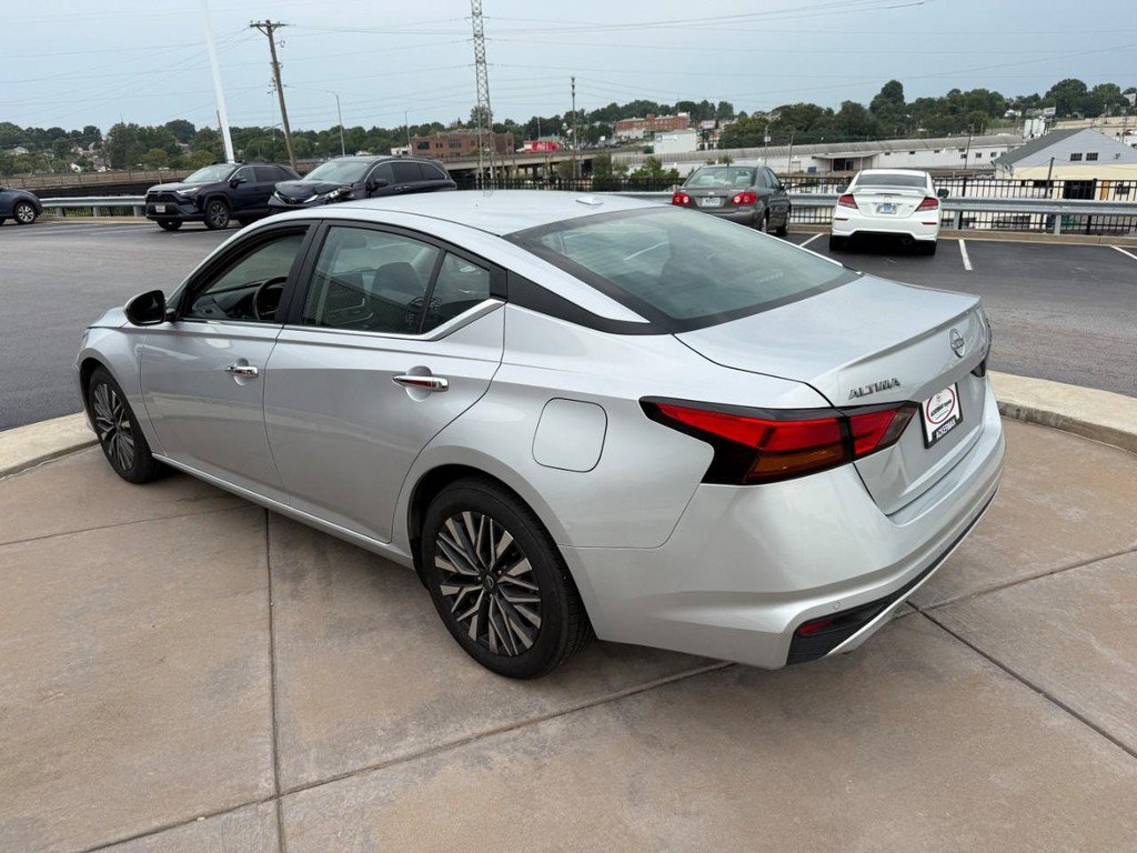 Used 2023 Nissan Altima 2.5 SV w/ SV Premium Package FWD image 10