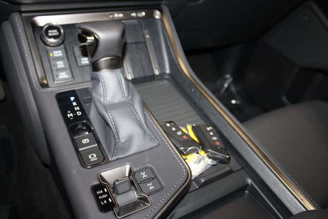 Used 2025 Lexus GX 550 AWD/4WD image 25