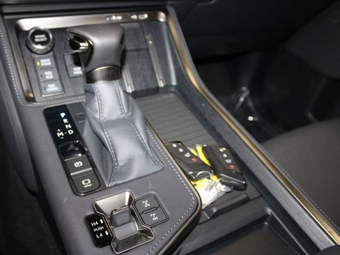 Used 2025 Lexus GX 550 AWD/4WD image 25