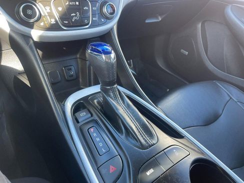 Used 2017 Chevrolet Volt LT w/ Comfort Package image 25