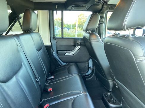 Used 2014 Jeep Wrangler Unlimited Rubicon w/ Connectivity Group AWD/4WD image 23