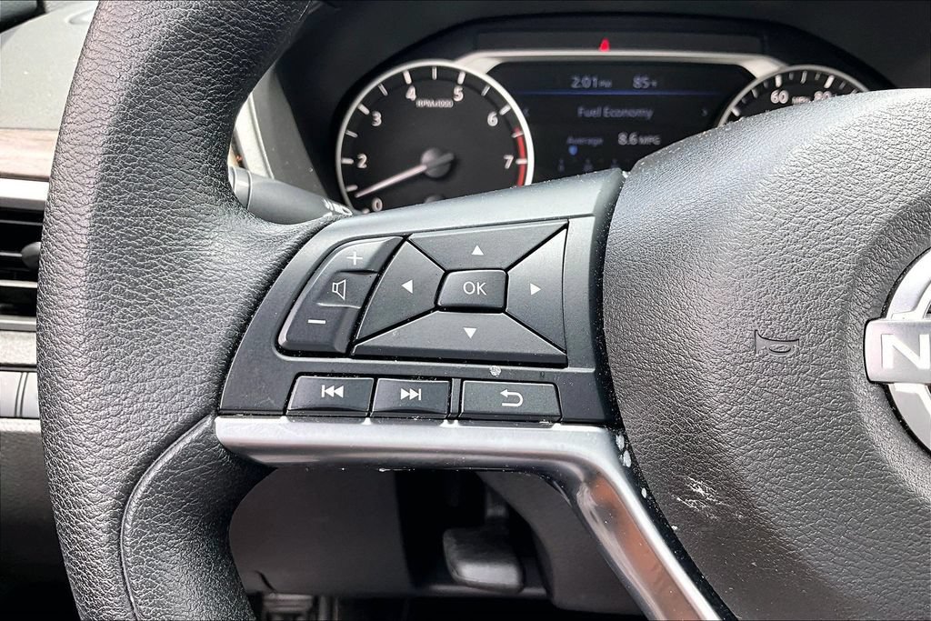 Used 2025 Nissan Altima 2.5 SV FWD image 10