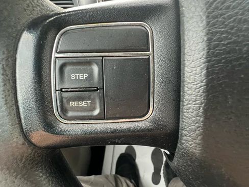 Used 2017 Dodge Grand Caravan SE image 16