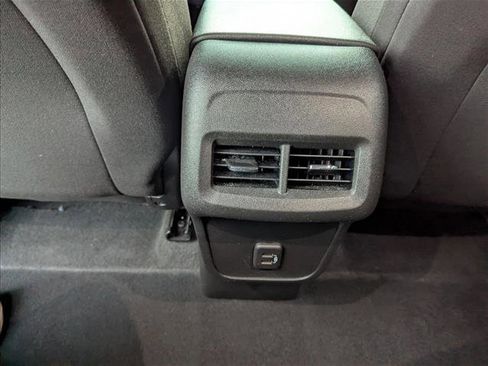 Used 2023 Chevrolet Equinox LT image 17