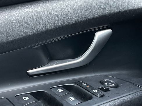 Used 2025 Hyundai Elantra SEL FWD image 12