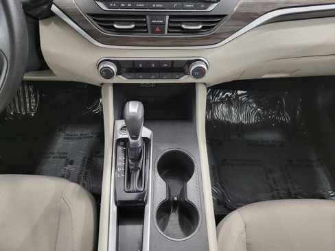 Used 2025 Nissan Altima 2.5 SV image 16