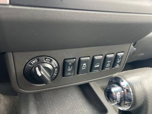 Used 2015 Nissan Xterra PRO-4X w/ Pro-4x Leather Package AWD/4WD image 19