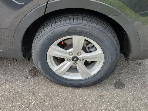 Certified 2024 Kia Sorento LX FWD image 39