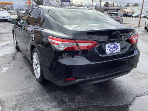 Used 2018 Toyota Camry XLE image 14