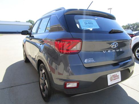 Used 2025 Hyundai Venue SEL FWD image 8