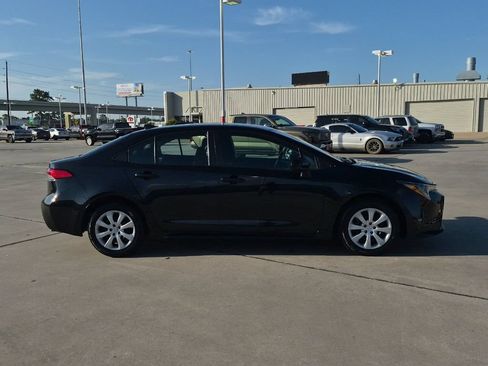 Used 2022 Toyota Corolla LE FWD image 7