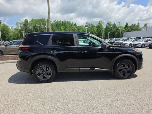 Certified 2026 Nissan Rogue SV FWD image 9