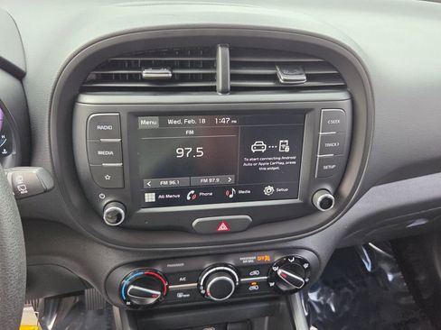 Used 2025 Kia Soul LX image 17