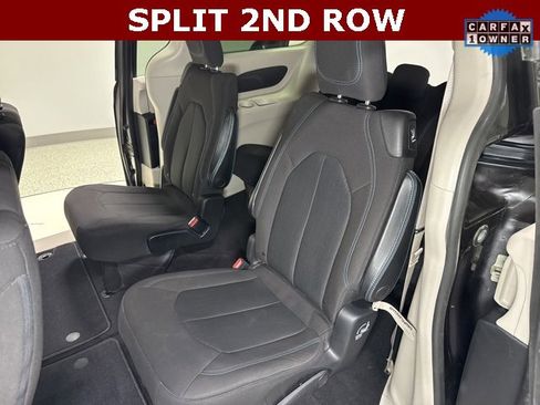 Used 2021 Chrysler Pacifica Touring w/ Cold Weather Group image 2