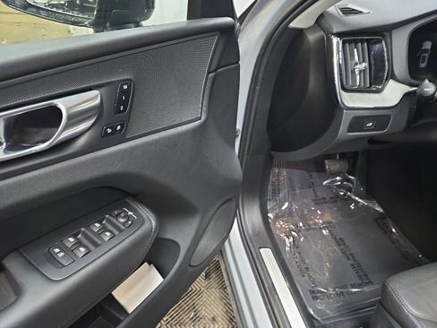 Used 2025 Volvo XC60 B5 Plus AWD/4WD image 29