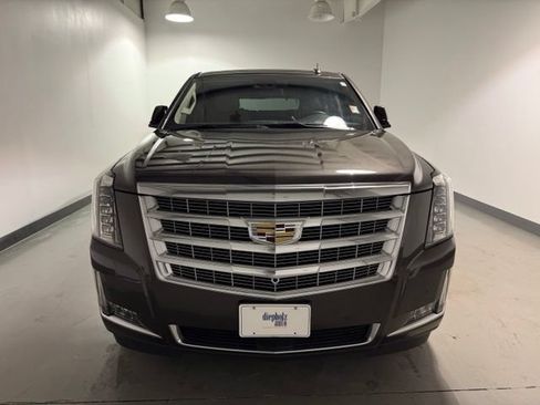 Used 2020 Cadillac Escalade Premium Luxury w/ LPO, Radiant Package AWD/4WD image 2