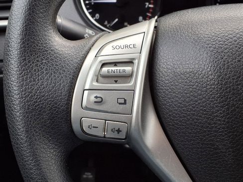 Used 2016 Nissan Rogue SV image 21