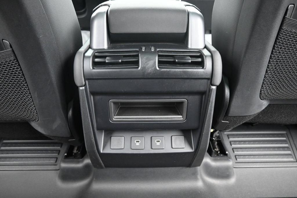 Used 2024 Land Rover Defender 110 X-Dynamic SE AWD/4WD image 20