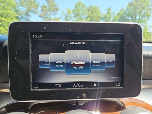 Used 2018 Mercedes-Benz GLC 300 image 28