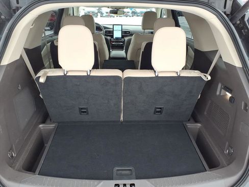 Used 2022 Ford Explorer Platinum w/ Premium Technology Package image 20