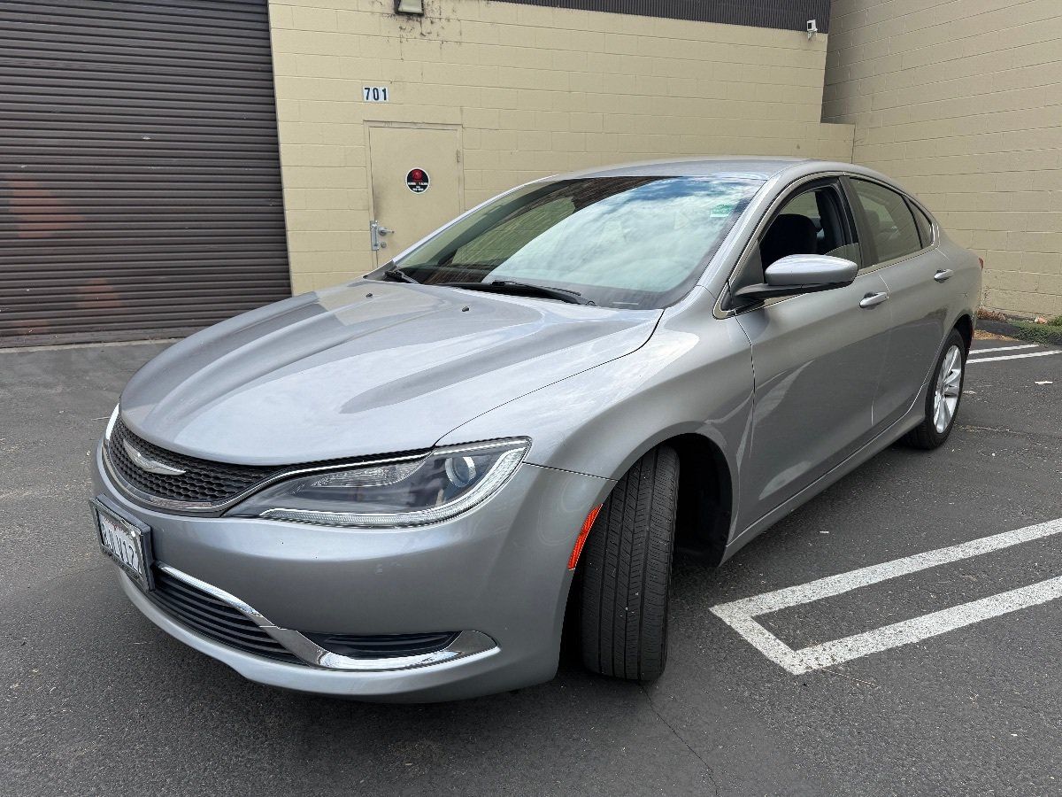 Used 2016 Chrysler 200 Limited w/ Convenience Group FWD image 4