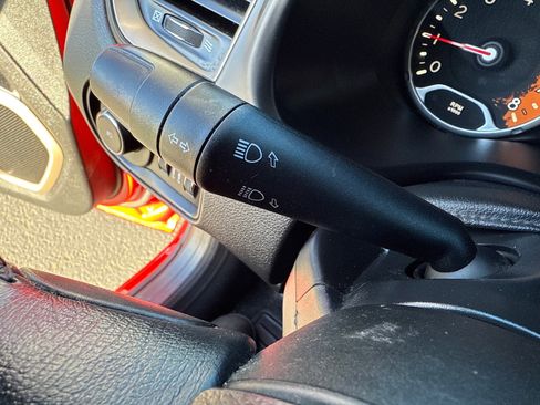 Used 2016 Jeep Renegade Latitude image 28