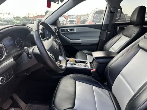 Used 2022 Ford Explorer XLT w/ Equipment Group 202A AWD/4WD image 7