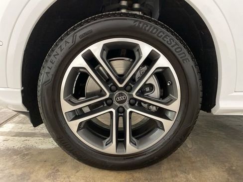 Used 2025 Audi Q5 Premium w/ Convenience Package image 28