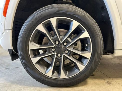Used 2021 Jeep Grand Cherokee L Overland w/ Luxury Tech Group IV AWD/4WD image 10