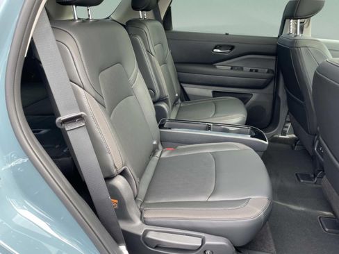 New 2026 Nissan Pathfinder SL FWD image 16