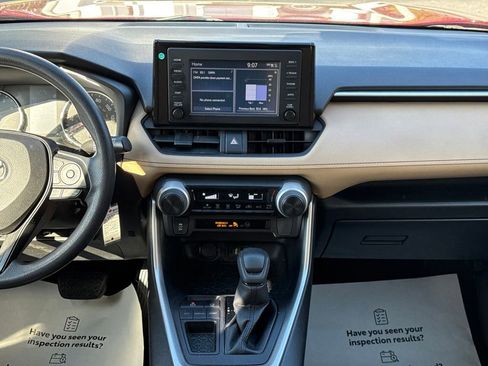Used 2019 Toyota RAV4 LE w/ All Weather Liner Package FWD image 18