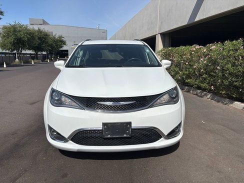 Used 2019 Chrysler Pacifica Touring-L FWD image 5