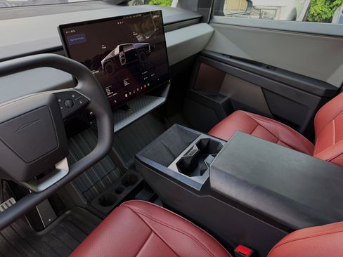 Used 2025 Tesla Cybertruck AWD Crew Cab image 46
