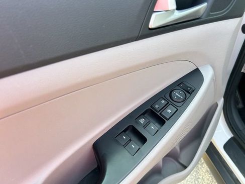 Used 2019 Hyundai Tucson SE AWD/4WD image 24
