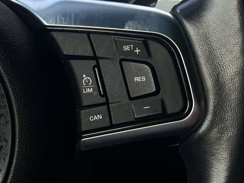 Used 2019 Jaguar F-TYPE Convertible image 34