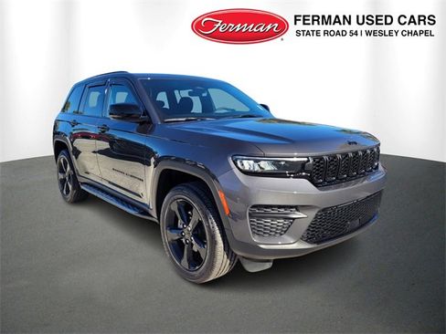 Used 2025 Jeep Grand Cherokee Altitude image 1