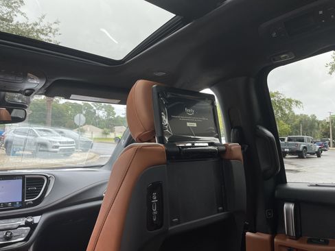 New 2026 Chrysler Pacifica Pinnacle image 38