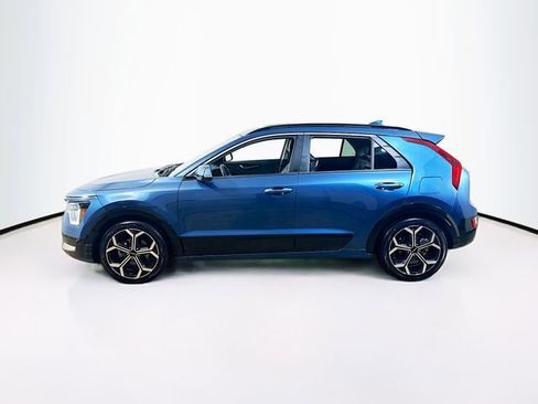 Used 2023 Kia Niro SX Touring image 5