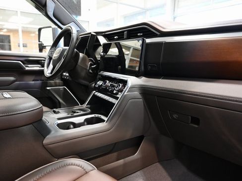 Used 2024 GMC Sierra 3500 Denali image 16