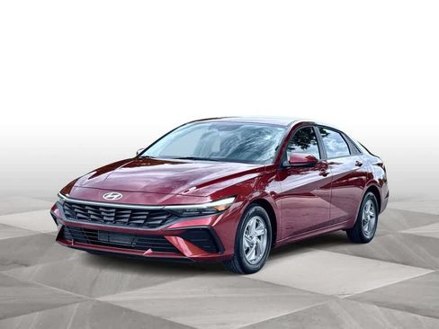 Used 2025 Hyundai Elantra SE FWD image 4
