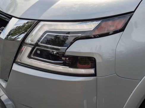 Used 2024 Nissan Armada SL image 11