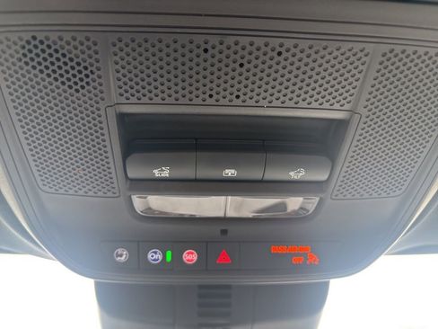 Used 2025 Chevrolet Traverse LT w/ Sun and Wheel Package image 31